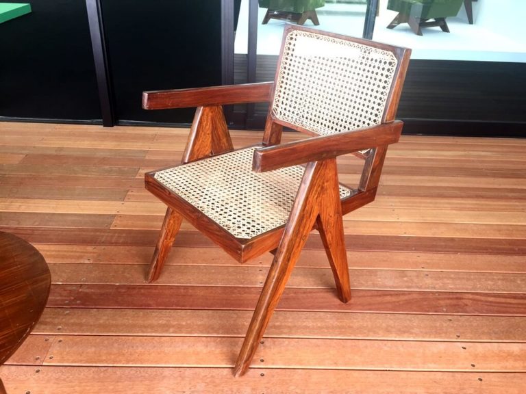 カッシーナも復刻！チャンディーガルのジャンヌレの家具