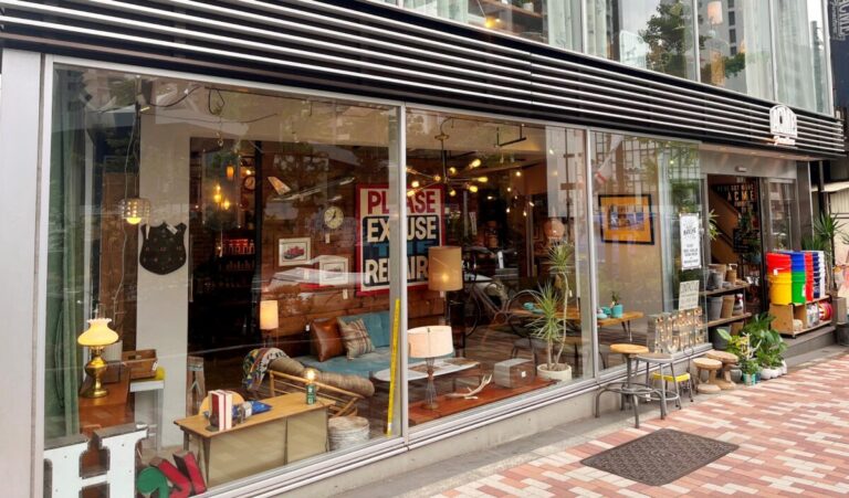 「夢脳」お店やお家のインテリアに ROOM TOUR】1R・Living with favorite old clothes and vintage
