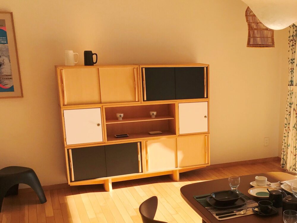 5分でわかる】柳宗理の代表作は？名作椅子や家具について